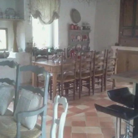 Le Clau Des Cerisiers Chambres Hotes Beleymas