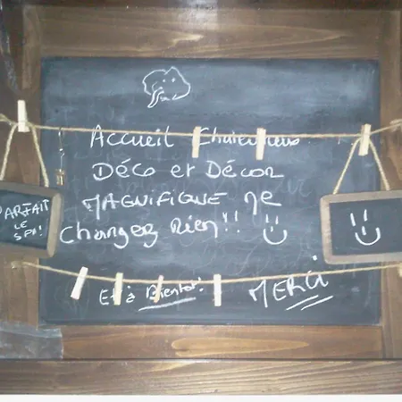 Le Clau Des Cerisiers Chambres Hotes Bed and Breakfast *