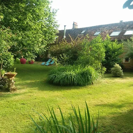 Le Clau Des Cerisiers Chambres Hotes Bed and Breakfast Beleymas