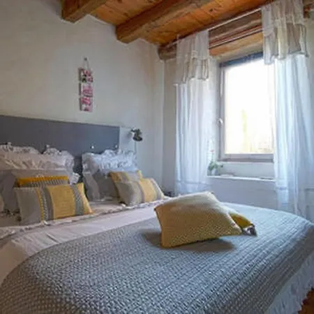 Le Clau Des Cerisiers Chambres Hotes Bed and Breakfast *