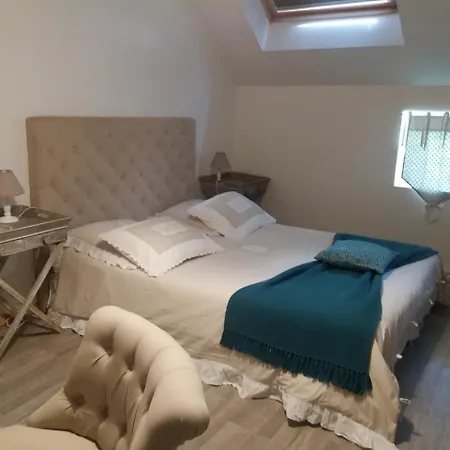 Le Clau Des Cerisiers Chambres Hotes Bed and Breakfast *