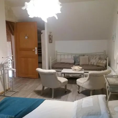 Le Clau Des Cerisiers Chambres Hotes Bed and Breakfast Beleymas