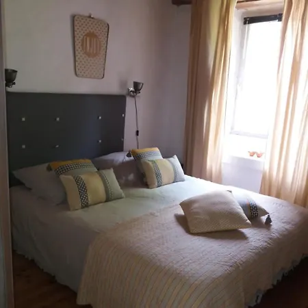 Le Clau Des Cerisiers Chambres Hotes Beleymas