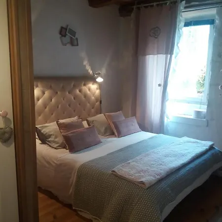 Le Clau Des Cerisiers Chambres Hotes Bed and Breakfast